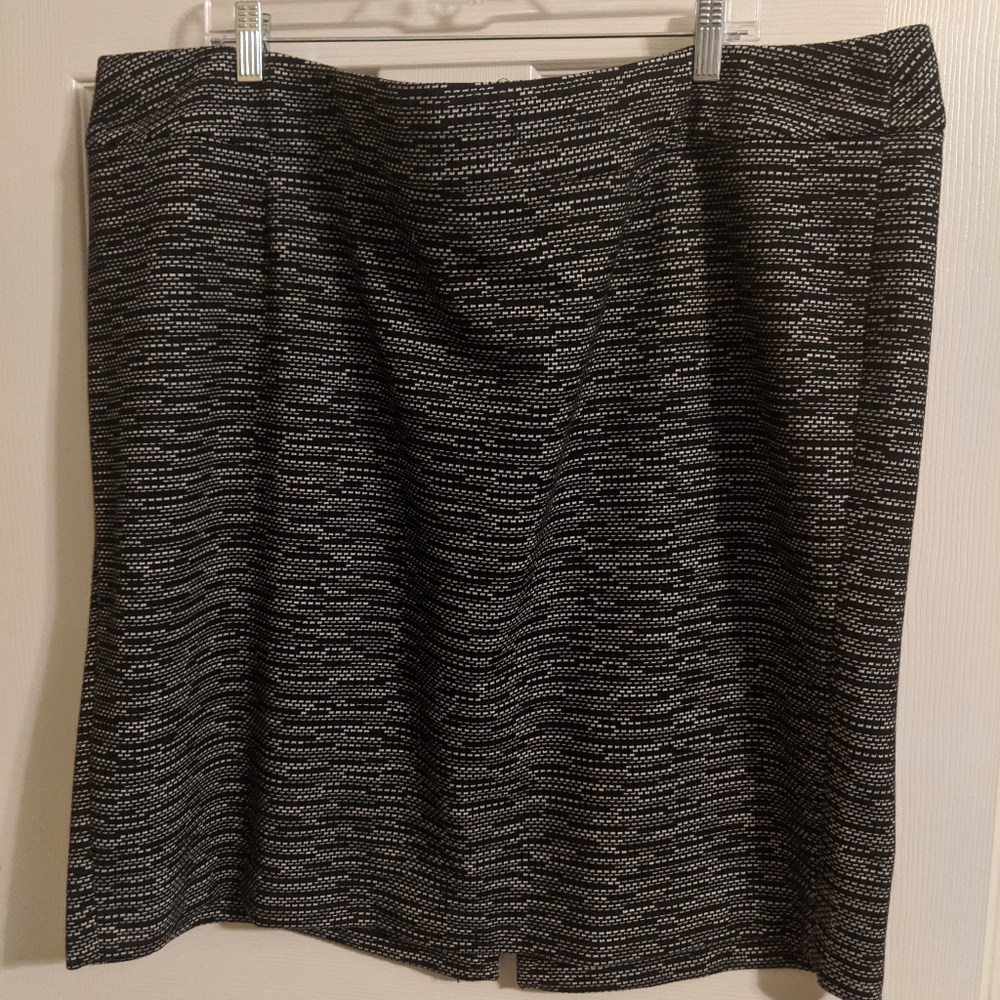 NWOT Black and White Pencil Skirt